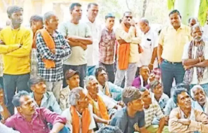 प्रधान आरक्षक ने धमकी देकर मांगी रिश्वत, त्रस्त किसान ने किया सुसाइड प्रधान आरक्षक ने धमकी देकर मांगी रिश्वत, त्रस्त किसान ने किया सुसाइड