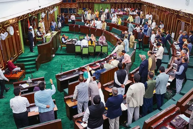 Jammu: चार्टर्ड फ्लाइट पर करोड़ों खर्च को लेकर विधानसभा में हंगामा, विधायकों ने की जांच की मांग Jammu: चार्टर्ड फ्लाइट पर करोड़ों खर्च को लेकर विधानसभा में हंगामा, विधायकों ने की जांच की मांग