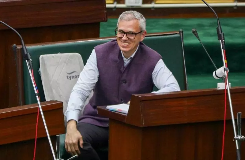 Omar: अस्थाई कर्मचारियों के नियमितीकरण की जांच के लिए पैनल गठित Omar: अस्थाई कर्मचारियों के नियमितीकरण की जांच के लिए पैनल गठित