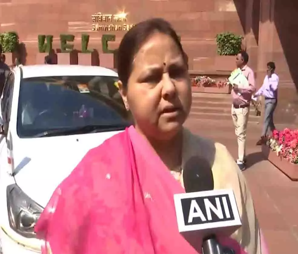 Misa Bharti ने राष्ट्रगान के दौरान बात करने के लिए नीतीश कुमार पर किया हमला Misa Bharti ने राष्ट्रगान के दौरान बात करने के लिए नीतीश कुमार पर किया हमला