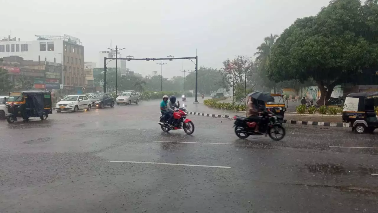 Odisha: इन जिलों में कल भारी बारिश और ओलावृष्टि की संभावना Odisha: इन जिलों में कल भारी बारिश और ओलावृष्टि की संभावना