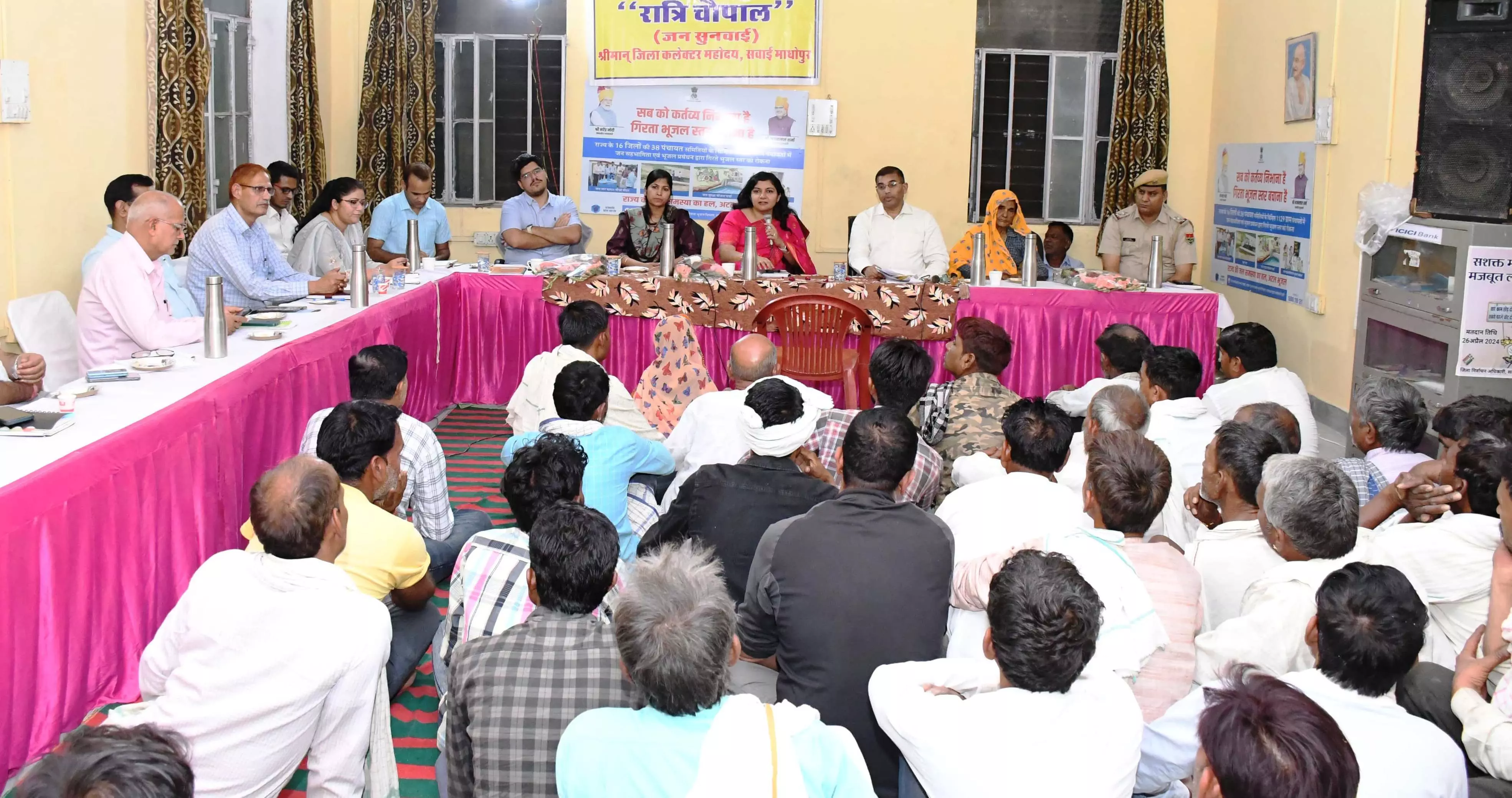 Madhopur: जिला कलेक्टर ने श्यामपुरा में रात्रि चौपाल कर सुनी ग्रामीणों की समस्याएं Madhopur: जिला कलेक्टर ने श्यामपुरा में रात्रि चौपाल कर सुनी ग्रामीणों की समस्याएं