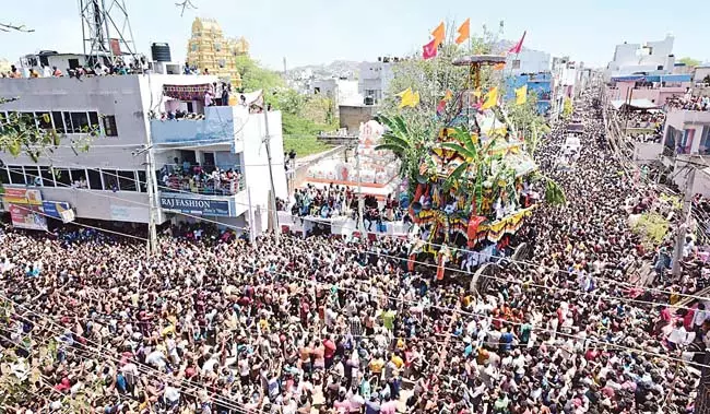 Andhra: श्री खद्री लक्ष्मी नरसिम्हा स्वामी ब्रह्मरथोत्सव भव्य तरीके से मनाया गया Andhra: श्री खद्री लक्ष्मी नरसिम्हा स्वामी ब्रह्मरथोत्सव भव्य तरीके से मनाया गया