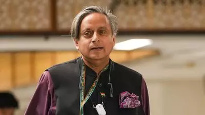 Kerala : थरूर फासीवादी ताकतों के खिलाफ ‘मजबूत योद्धा यूडीएफ के लिए Kerala : थरूर फासीवादी ताकतों के खिलाफ ‘मजबूत योद्धा यूडीएफ के लिए