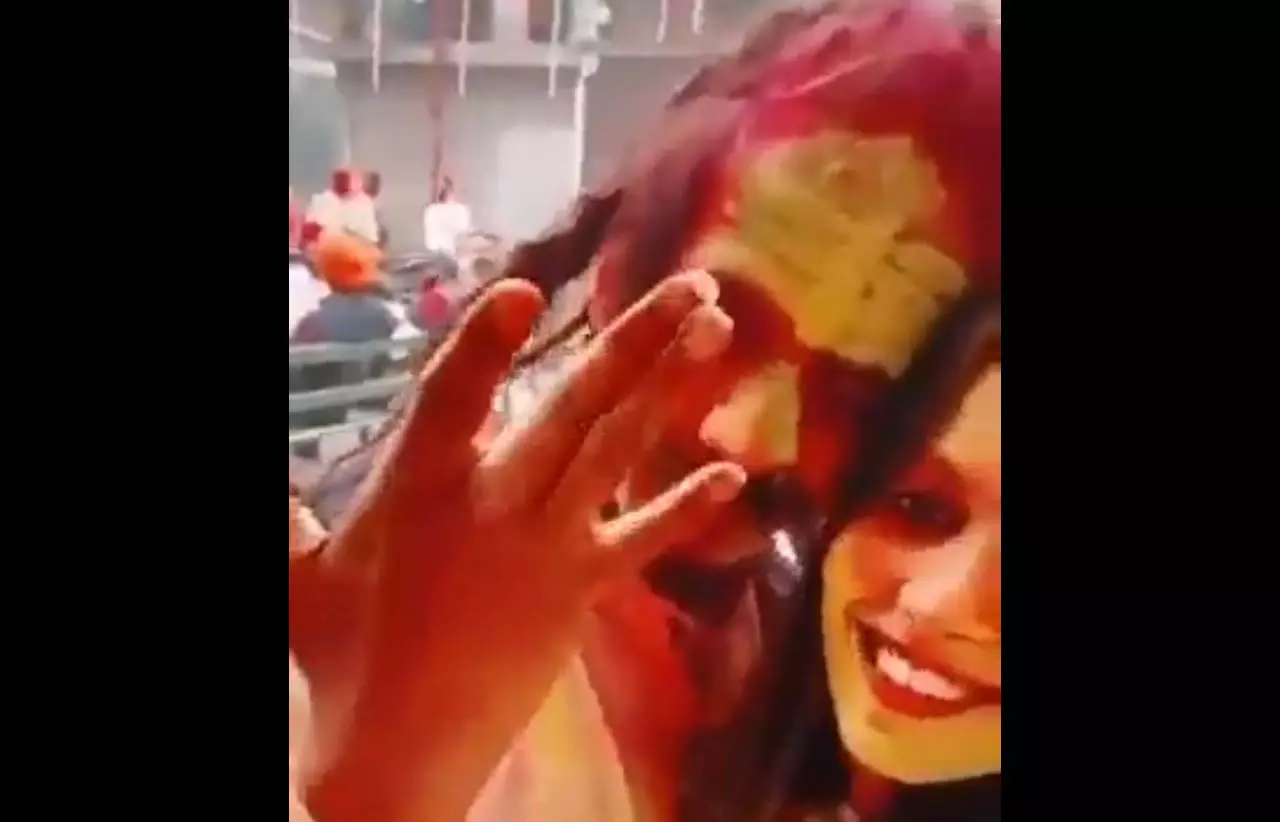पहले किए सौरभ के टुकड़े, फिर खेली होली...मुस्कान-साहिल का VIDEO सामने आया, नहीं था खौफ पहले किए सौरभ के टुकड़े, फिर खेली होली...मुस्कान-साहिल का VIDEO सामने आया, नहीं था खौफ