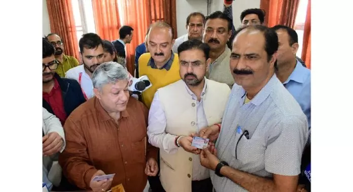 सतीश शर्मा ने टीसी कार्यालय में केंद्रीकृत DL/RC प्रिंटिंग सेंटर का उद्घाटन किया सतीश शर्मा ने टीसी कार्यालय में केंद्रीकृत DL/RC प्रिंटिंग सेंटर का उद्घाटन किया