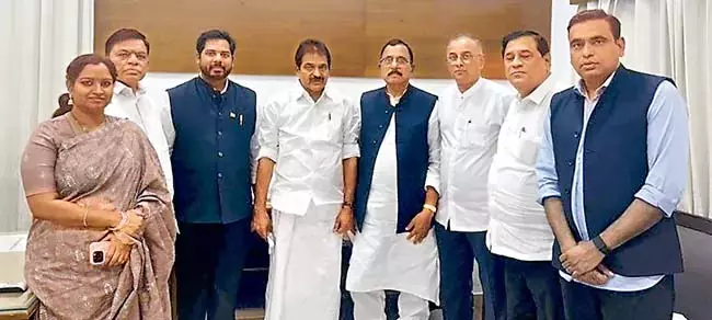 Telangana : कांग्रेस सांसदों ने केसी वेणुगोपाल से मुलाकात की Telangana : कांग्रेस सांसदों ने केसी वेणुगोपाल से मुलाकात की