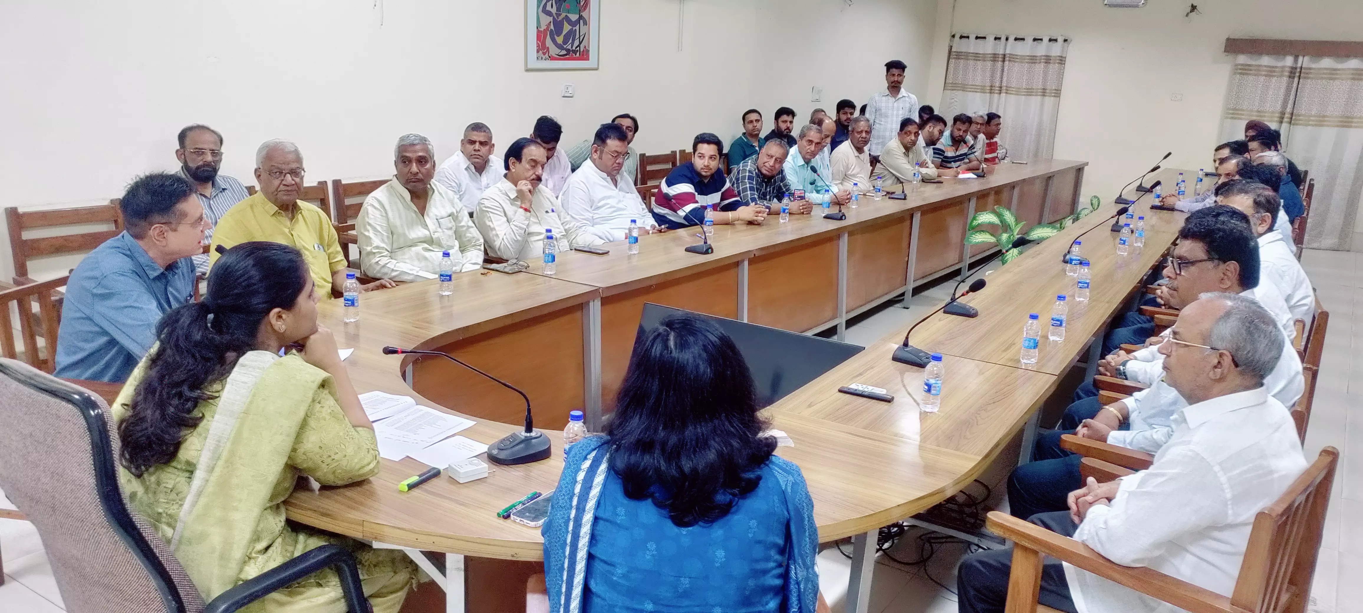 district collector ने संवाद कार्यक्रम में व्यापारियों को किया अधिकाधिक राजस्व जमा district collector ने संवाद कार्यक्रम में व्यापारियों को किया अधिकाधिक राजस्व जमा