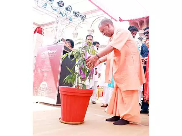 योगी आदित्यनाथ ने कहा- राम मंदिर के लिए अगर सत्ता भी गंवानी पड़े तो कोई दिक्कत नहीं योगी आदित्यनाथ ने कहा- राम मंदिर के लिए अगर सत्ता भी गंवानी पड़े तो कोई दिक्कत नहीं