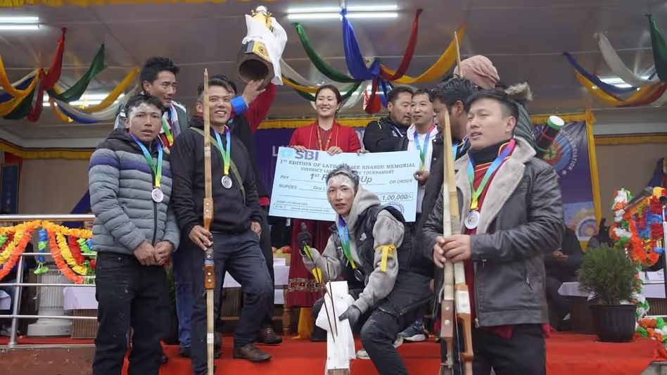 Arunachal : तवांग में स्वर्गीय दोरजी खांडू मेमोरियल टूर्नामेंट में विजेता तीरंदाजों को सम्मानित Arunachal : तवांग में स्वर्गीय दोरजी खांडू मेमोरियल टूर्नामेंट में विजेता तीरंदाजों को सम्मानित
