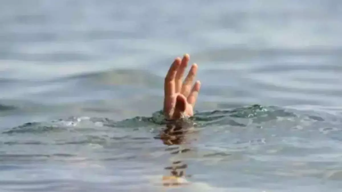 Himachal: कुल्लू में पिन पार्वती नदी में दो लोगों के डूबने की आशंका Himachal: कुल्लू में पिन पार्वती नदी में दो लोगों के डूबने की आशंका