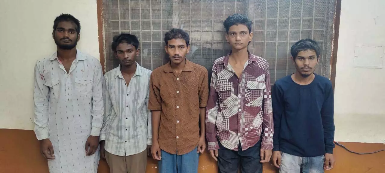 मार्निंग वॉक के दौरान बुजुर्ग से लूट, चंद घंटे में पकड़े गए 5 लूटेरे मार्निंग वॉक के दौरान बुजुर्ग से लूट, चंद घंटे में पकड़े गए 5 लूटेरे