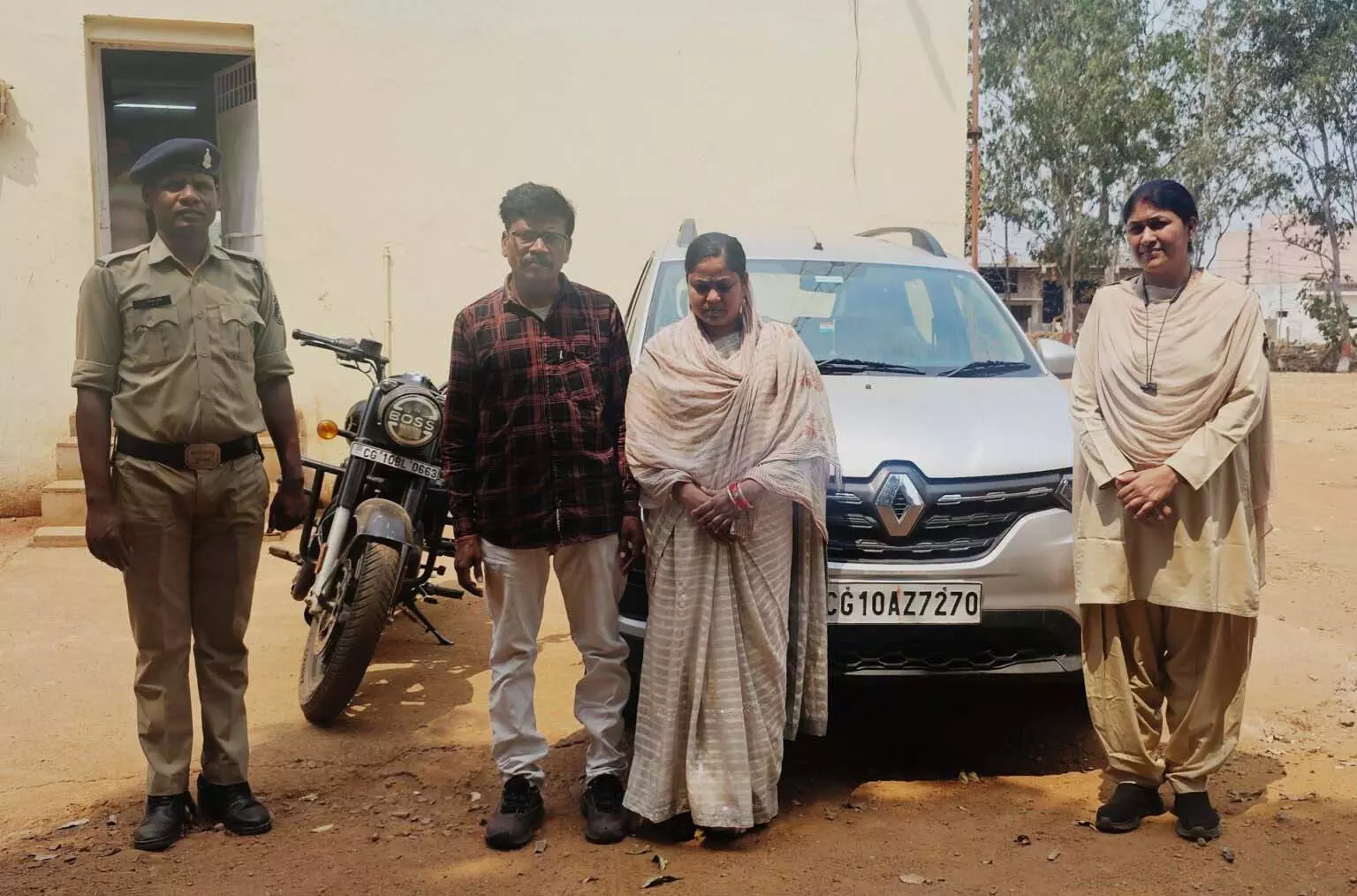 CG: ग्रामीण विकास के नाम पर 51.87 लाख की धोखाधड़ी, पति-पत्नी गिरफ्तार CG: ग्रामीण विकास के नाम पर 51.87 लाख की धोखाधड़ी, पति-पत्नी गिरफ्तार