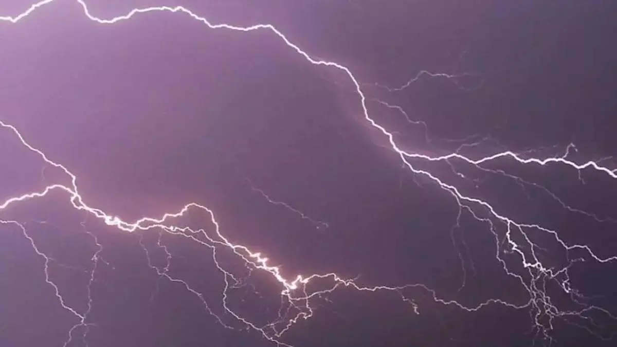 ओडिशा मौसम अलर्ट: आईएमडी ने भयंकर तूफान, ओलावृष्टि की चेतावनी दी ओडिशा मौसम अलर्ट: आईएमडी ने भयंकर तूफान, ओलावृष्टि की चेतावनी दी