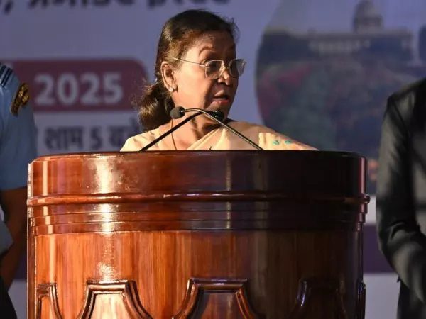 वंचित वर्ग के प्रति संवेदनशीलता से समाज की प्रतिष्ठा तय होती है: पर्पल फेस्ट में राष्ट्रपति Murmu वंचित वर्ग के प्रति संवेदनशीलता से समाज की प्रतिष्ठा तय होती है: पर्पल फेस्ट में राष्ट्रपति Murmu
