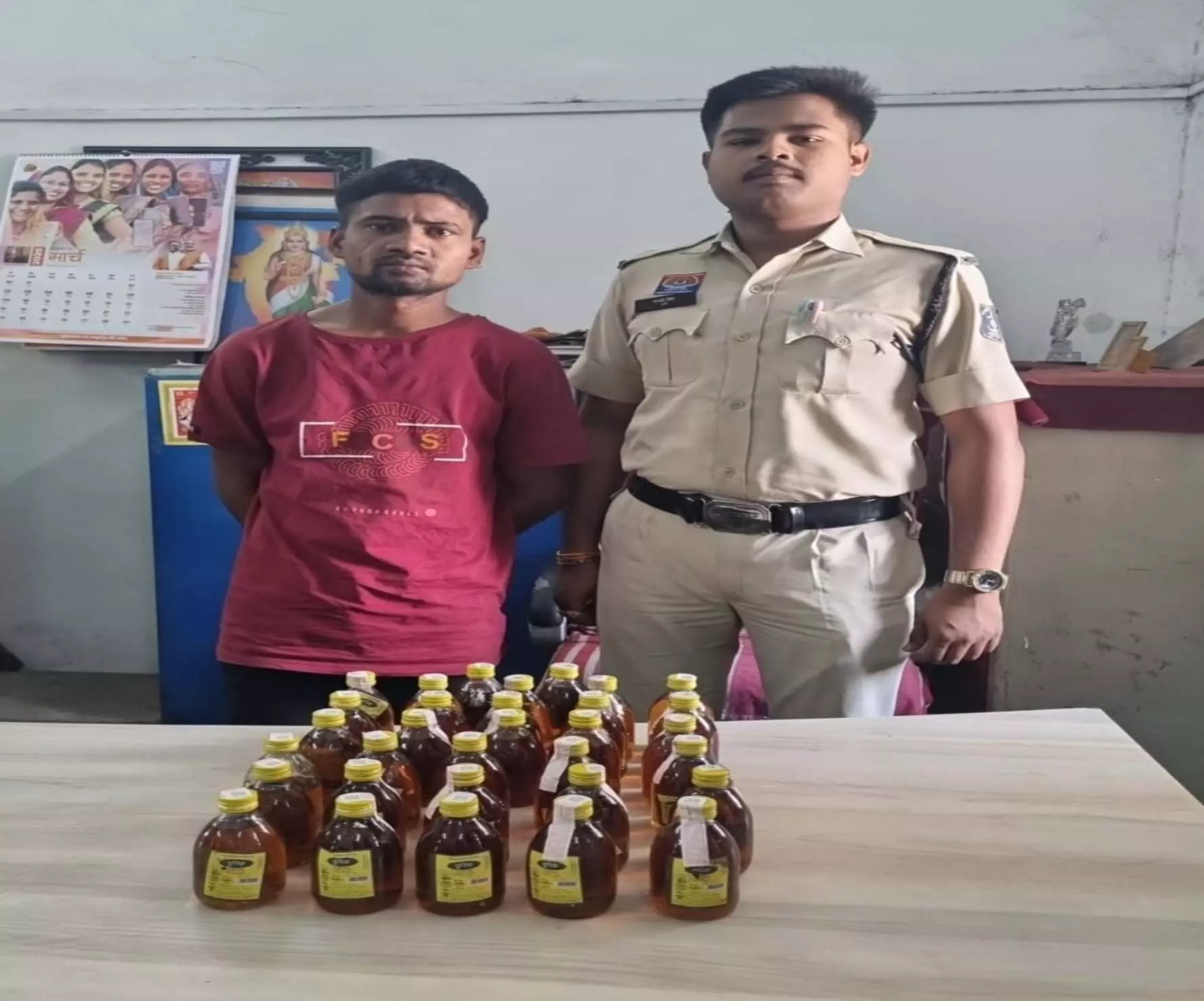 Raipur Breaking: गुढियारी पुलिस ने अवैध शराब बिक्री के आरोपी को किया गिरफ्तार Raipur Breaking: गुढियारी पुलिस ने अवैध शराब बिक्री के आरोपी को किया गिरफ्तार