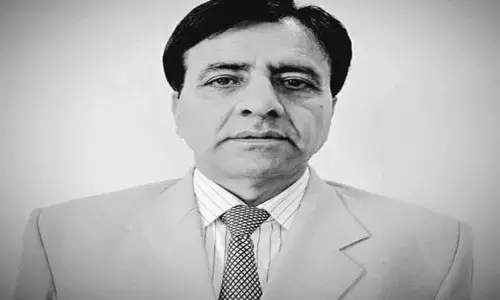 भाजपा नेता और पूर्व विधायक फकीर मोहम्मद खान की श्रीनगर में आत्महत्या कर ली गई।