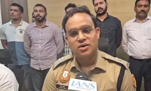 नई दिल्ली : रोहिणी में मुठभेड़ के बाद तीन वाहन चोर गिरफ्तार, अवैध हथियार बरामद नई दिल्ली : रोहिणी में मुठभेड़ के बाद तीन वाहन चोर गिरफ्तार, अवैध हथियार बरामद