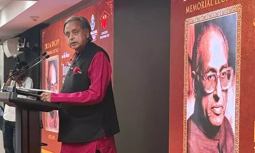कांग्रेस के थरूर ने भारत सॉफ्ट पावर की सराहना की कांग्रेस के थरूर ने भारत सॉफ्ट पावर की सराहना की