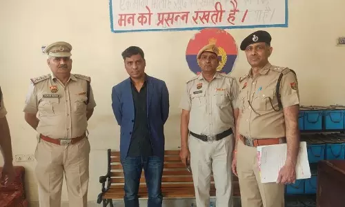 Delhi:  फर्जी IPS officer बनकर ठगी करने वाला व्यक्ति गिरफ्तार