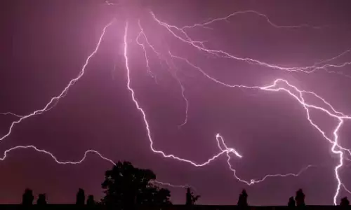 Bihar में वज्रपात से 3 की मौत Bihar में वज्रपात से 3 की मौत