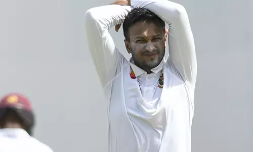शाकिब अल हसन को ECB ने गेंदबाजी करने की अनुमति दी शाकिब अल हसन को ECB ने गेंदबाजी करने की अनुमति दी