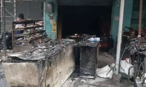 Odisha: सुंदरगढ़ के रेस्टोरेंट में लगी भीषण आग, लाखों की संपत्ति जलकर खाक