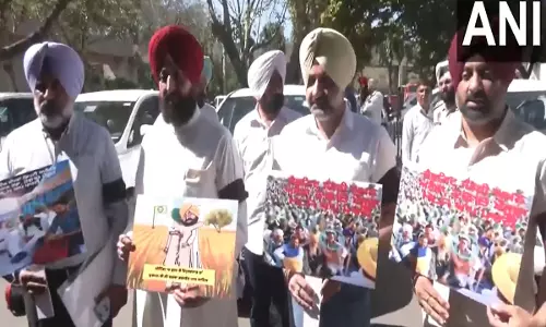 Punjab कांग्रेस के नेता प्रतिपक्ष ने किसानों को हटाने के मुद्दे पर राज्य सरकार के खिलाफ प्रदर्शन किया
