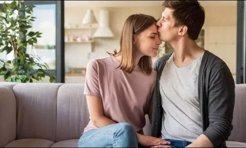 Relationship Tips : इस खास अंदाज में करें पार्टनर के साथ रोमांस