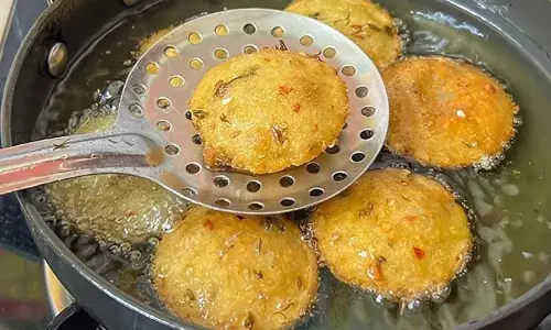 Lauki Kachori: बच्चों को भी पसंद आता है ये स्वादिष्ट व्यंजन