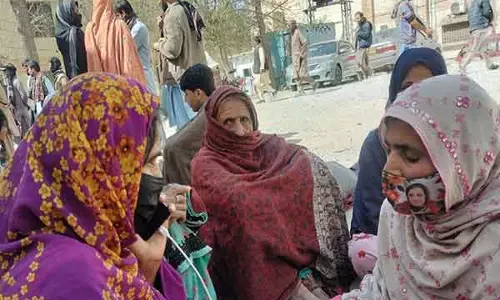 बलूच प्रदर्शनकारियों ने Quetta hospital के मुर्दाघर से अपने रिश्तेदारों के शवों को जबरन उठाया
