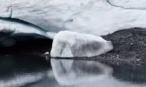 World: ग्लेशियरों का रिकॉर्ड पिघलाव World: ग्लेशियरों का रिकॉर्ड पिघलाव