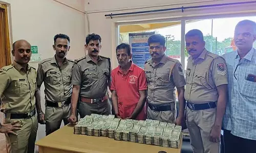 Coimbatore में 71 लाख रुपये का हवाला धन जब्त, एक गिरफ्तार Coimbatore में 71 लाख रुपये का हवाला धन जब्त, एक गिरफ्तार