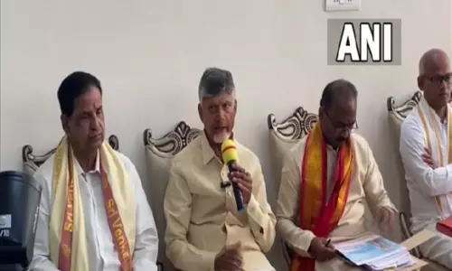तिरुमाला मंदिर में केवल हिंदुओं को ही काम पर रखा जाना चाहिए: Andhra CM तिरुमाला मंदिर में केवल हिंदुओं को ही काम पर रखा जाना चाहिए: Andhra CM