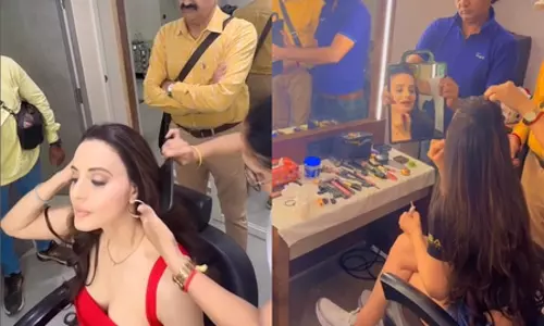 Ameesha Patel ने अपने अव्यवस्थित कार्य मोड की झलक दिखाई