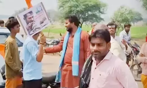 बकरों की बलि प्रथा बंद करने की मांग, ग्रामीणों ने किया रास्ता जाम