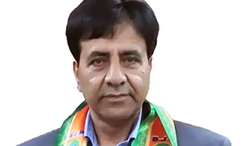 BJP के कश्मीर पथ प्रदर्शक, पूर्व विधायक फकीर खान का कंगन में अंतिम संस्कार किया BJP के कश्मीर पथ प्रदर्शक, पूर्व विधायक फकीर खान का कंगन में अंतिम संस्कार किया