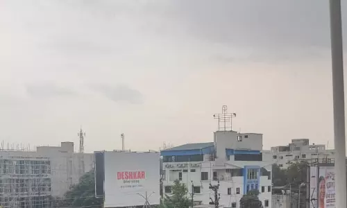 रायपुर में गरज-चमक शुरू, छाई काली घटा रायपुर में गरज-चमक शुरू, छाई काली घटा