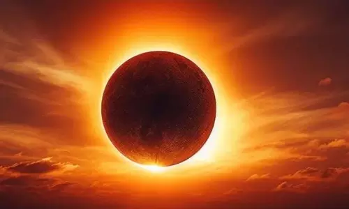 Surya Grahan 2025 : जानें गर्भवती महिलाओं के लिए क्या हैं जरूरी दिशा-निर्देश
