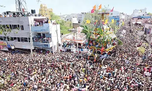Andhra: श्री खद्री लक्ष्मी नरसिम्हा स्वामी ब्रह्मरथोत्सव भव्य तरीके से मनाया गया