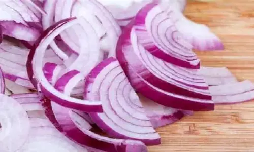 Healthy Lifestyle : गर्मियों में कच्चा प्याज खाने के जबरदस्त फायदे