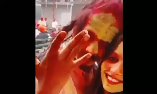 पहले किए सौरभ के टुकड़े, फिर खेली होली...मुस्कान-साहिल का VIDEO सामने आया, नहीं था खौफ पहले किए सौरभ के टुकड़े, फिर खेली होली...मुस्कान-साहिल का VIDEO सामने आया, नहीं था खौफ