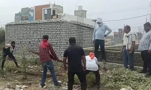 बिना अनुमति के प्लाटिंग पर एक्शन, बुलडोजर की कार्रवाई