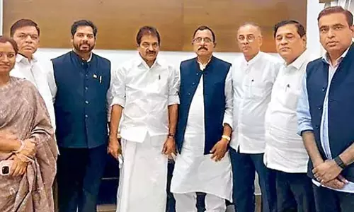 Telangana : कांग्रेस सांसदों ने केसी वेणुगोपाल से मुलाकात की Telangana : कांग्रेस सांसदों ने केसी वेणुगोपाल से मुलाकात की