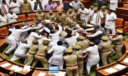 BIG BREAKING: कर्नाटक विधानसभा में 4% मुस्लिम आरक्षण पर हंगामा BIG BREAKING: कर्नाटक विधानसभा में 4% मुस्लिम आरक्षण पर हंगामा