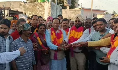 Jammu: टोनी-घारू राम ने भोजपुर में सड़क निर्माण कार्य का शुभारंभ किया Jammu: टोनी-घारू राम ने भोजपुर में सड़क निर्माण कार्य का शुभारंभ किया