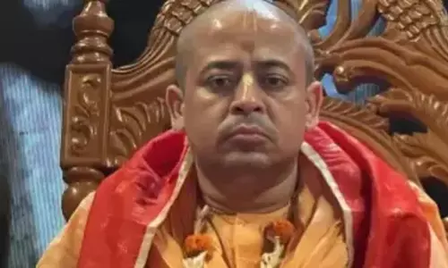 ISKCON पुजारी चिन्मय कृष्ण प्रभु को बांग्लादेश में जेल, आमरण अनशन शुरू ISKCON पुजारी चिन्मय कृष्ण प्रभु को बांग्लादेश में जेल, आमरण अनशन शुरू