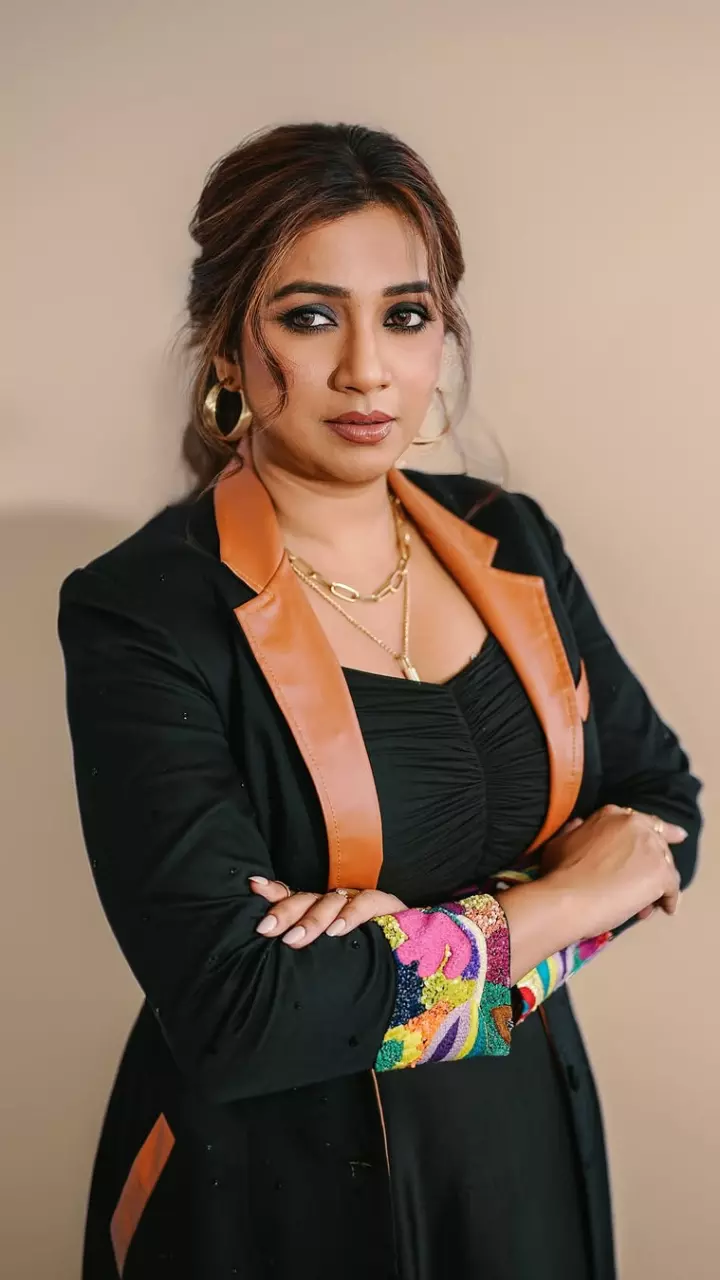 श्रेया घोषाल दिखी हॉट
