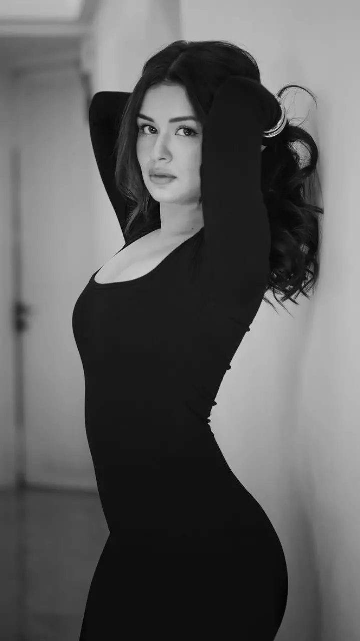 अवनीत कौर का हॉट लुक