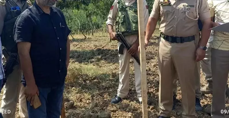 J&K: अनंतनाग पुलिस ने ड्रग तस्करों की 75 लाख रुपये की संपत्ति जब्त की J&K: अनंतनाग पुलिस ने ड्रग तस्करों की 75 लाख रुपये की संपत्ति जब्त की